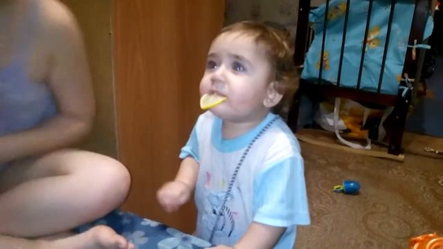 Кушаем лимон, эмоций много смотреть онлайн