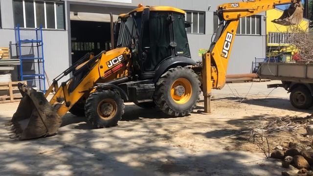 Экскаватор погрузчик JCB 3cx смотреть онлайн