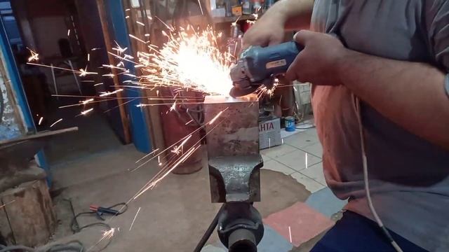 Изготавливаю кузнечный блок для художественной ковки Forging unit for manufacturing forged смотреть онлайн