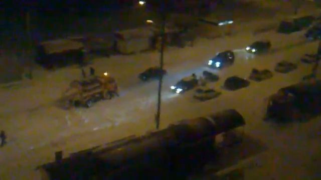 Уборка снега в Киеве на троещине. часть 1 смотреть онлайн