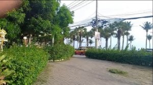 В апреле  в Тайланде ужасная жара. Вечер. Набережная и пляж