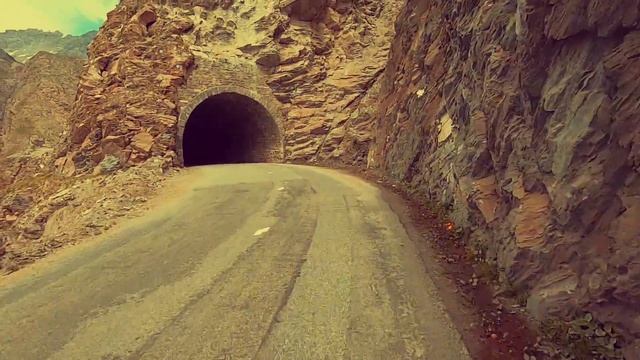 Col de l'Iseran by 1979 Vespa 50 смотреть онлайн