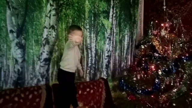 сажаем лук,едем в лес за ёлочкой!Всех с наступающим новым годом!