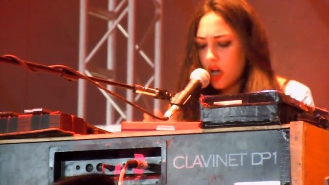 Kitty, Daisy & Lewis - I'm Going Back (Hop Farm Festival 2011) смотреть онлайн