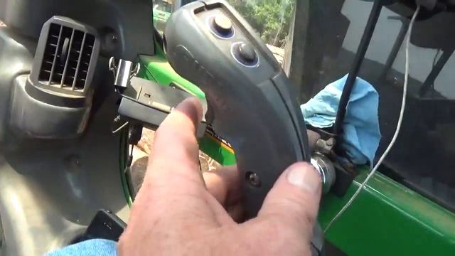 How a John Deere 2154D track loader works смотреть онлайн