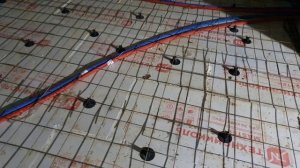 как правильно укладывать сетку при заливке плиты или стяжки