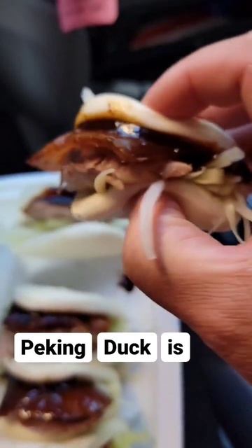Cheap Eats at Peking Duck Sandwich Stall for $2.50 смотреть онлайн