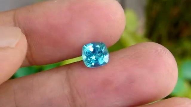 Apatite NEON Blue Green Paraiba Color 1.05ct.