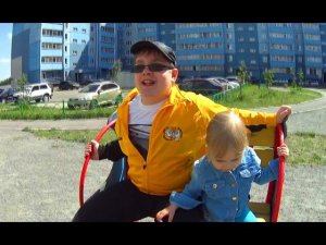 Лёва показывает свою детскую площадку Рейд по детским площадкам!!!