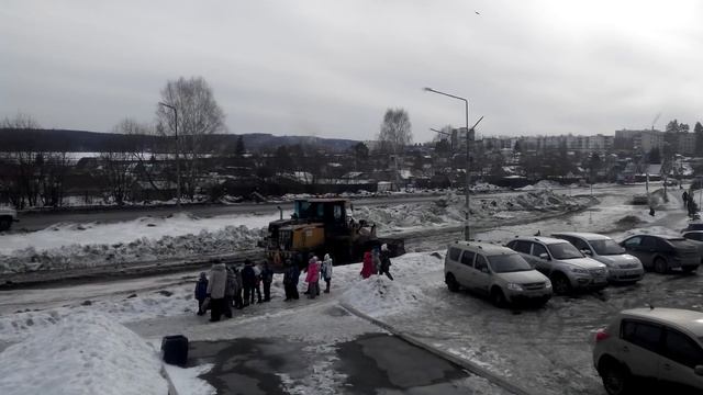 Трактор Vs лужа