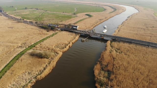A Bridge, train and two Boats on at Somerleyton April 2019 смотреть онлайн