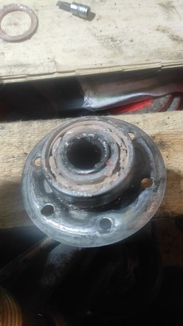 Подшипники тележки мотобуксировщика в конце сезона