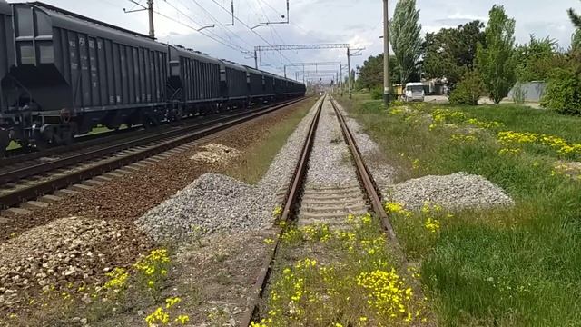 КЖД ВЛ10 1886 с хопперами.Симферопль грузовой-ЖД вокзал смотреть онлайн