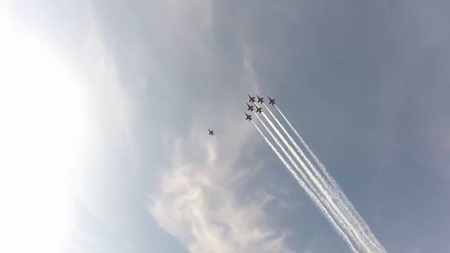 Blue Angels (голубые ангелы) над зданиями смотреть онлайн