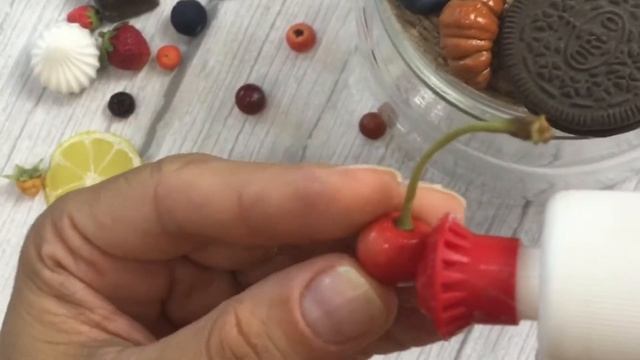 Баночка з солодким декором та ягідками з полімерної глини DIY