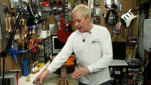 Sanding the Fingerboard Guitar : Guitar Building & Repair смотреть онлайн