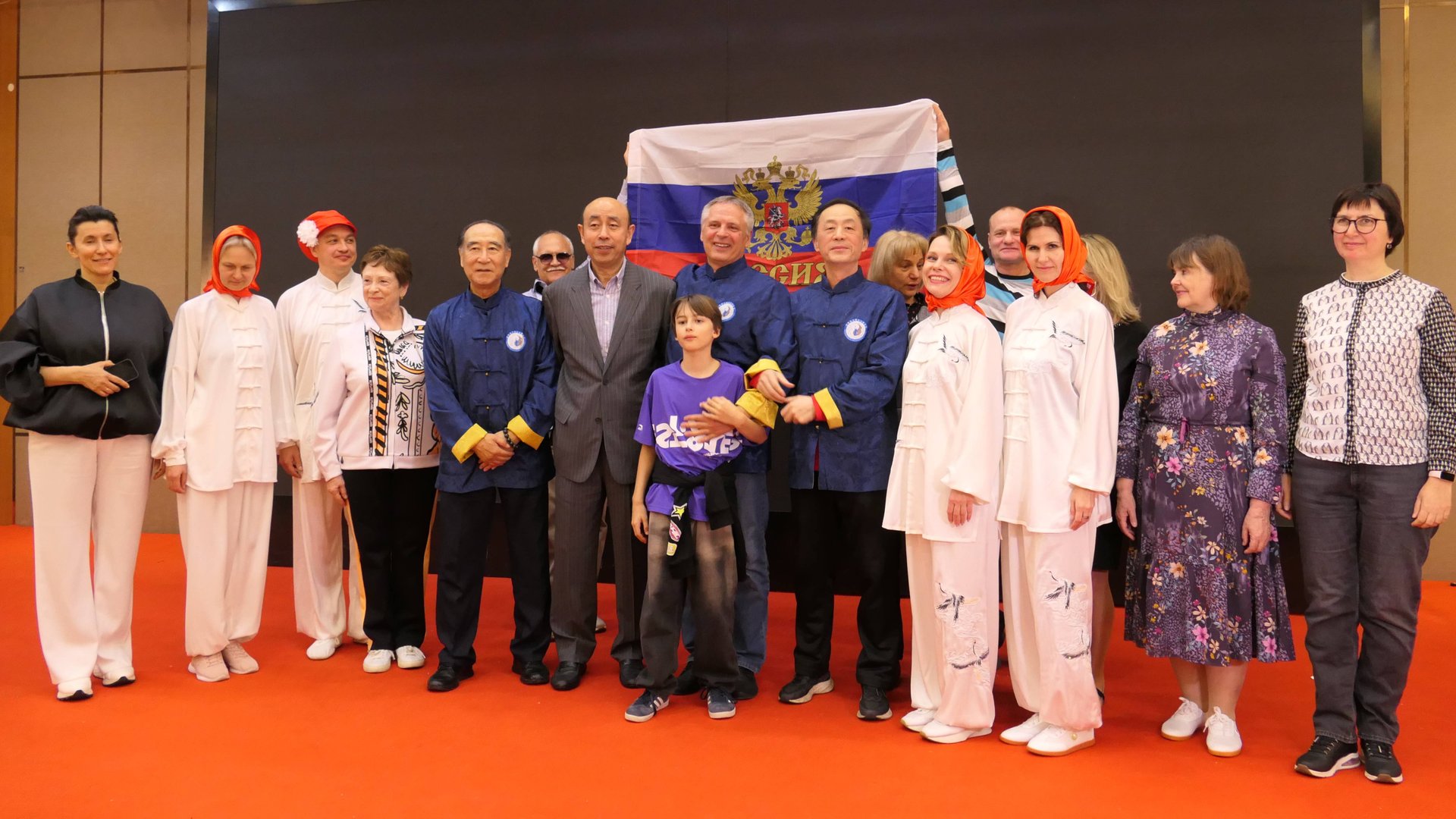 ТОРЖЕСТВЕННЫЙ УЖИН В ЧЕСТЬ СОЗДАНИЯ МЕЖДУНАРОДНОЙ ФЕДЕРАЦИИ ДАОИНЬ ЯНШЕН ГУН /город ЧАН АНЬ, КИТАЙ/ смотреть онлайн