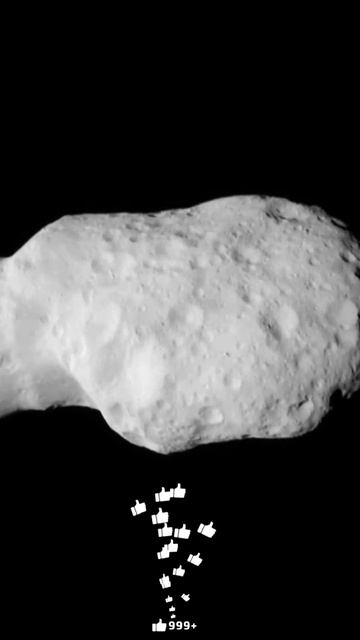 Аппарат "Люси" снял вблизи уникальный 8-километровый астероид🌠 смотреть онлайн