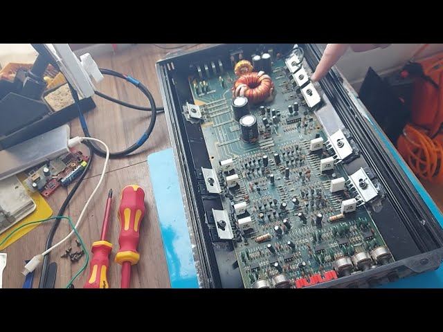 Ремонт автомобильного усилителя звука momo equipped 80Wx4CH смотреть онлайн