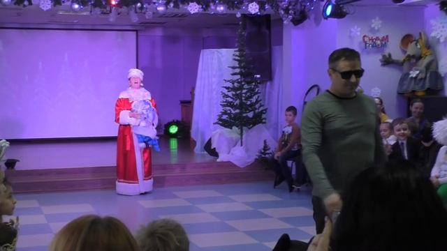 "Здравствуй, Новый год!" смотреть онлайн