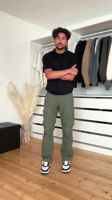 How I style green cargo Pt.1🏃🏽 Which one would you try out? #shorts #fashion #mensfashion #viral смотреть онлайн