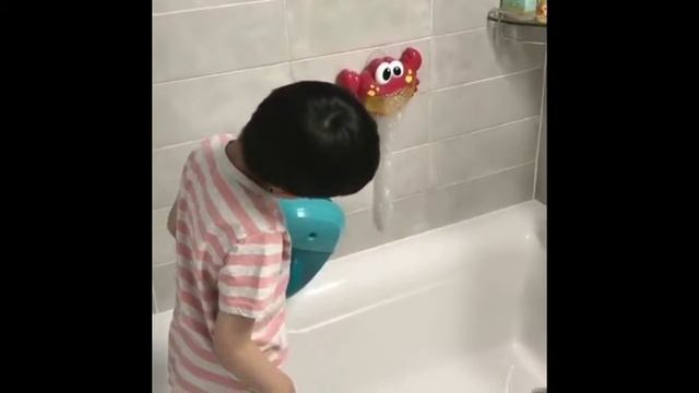 Bath Toy Bubble Crab смотреть онлайн