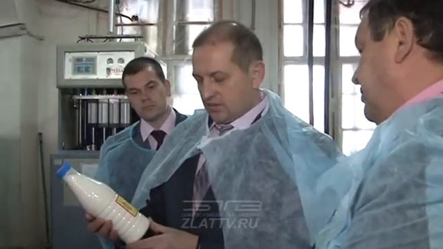 Кризис - не помеха. На Златоустовском молокозаводе повышают качество продукции. смотреть онлайн