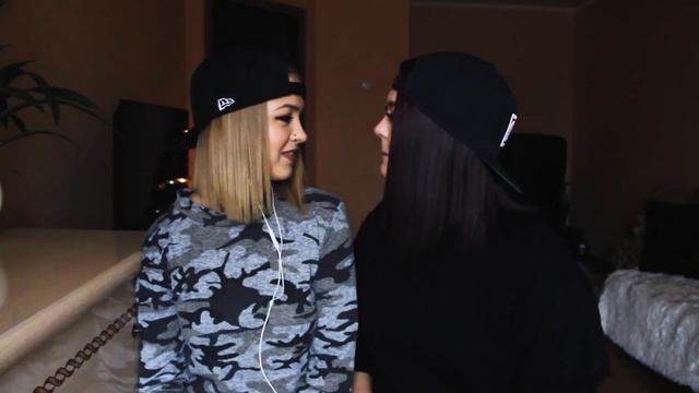 Шепот Ютубера | Whisper challenge (много смеха) + bloopers в конце смотреть онлайн