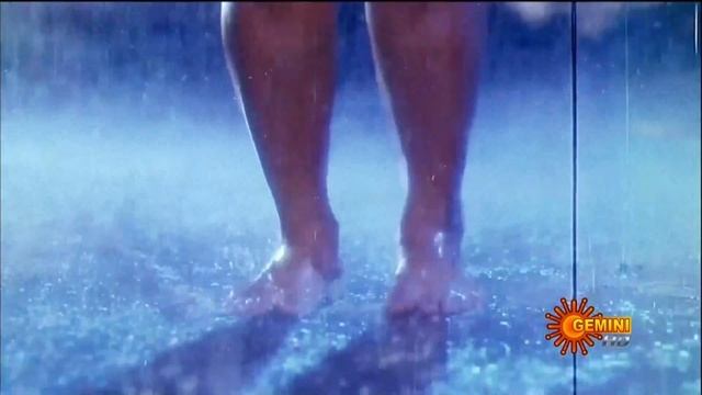 Mohan babu Enjoys Divya Bharti Wet Saree Seductive hottest Song Assembly Rowdy 4K UHD full Video смотреть онлайн