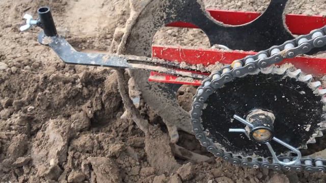 planting spring onions with 1 row hand push garlic - onion planter смотреть онлайн