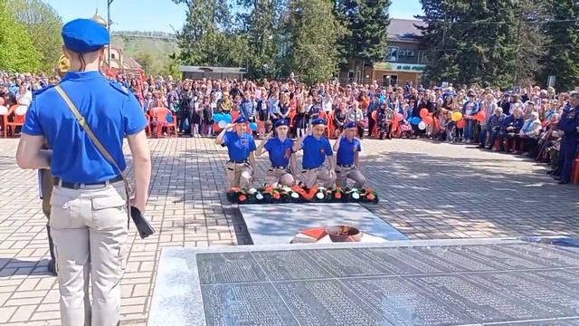 Возложение Гирлянды к Памятнику "Павшим воинам павшим за свободу и независимость нашей Родины" смотреть онлайн