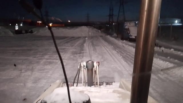 Убираю снег экскаватор-погрузчиком Терекс 825 #terex TLB 825