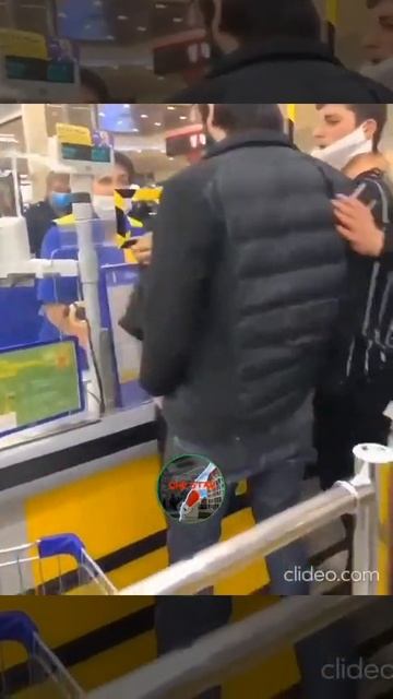 Мужчину арестовали на оскорбление кассиров гипермаркета в Ставрополе смотреть онлайн