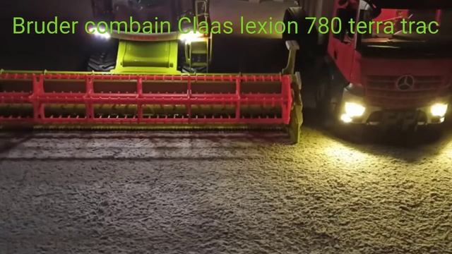 The Bruder Claas Lexion 780 Terra Trac combine harvester is in action at night смотреть онлайн
