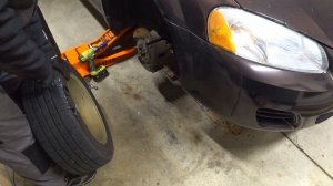 Постоянно спускает колесо? Смотри видео! Как найти и остановить медленную утечку воздуха из шин!