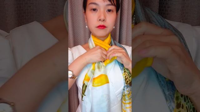 Trending scarf style || how to tie a silk scarf around your neck смотреть онлайн