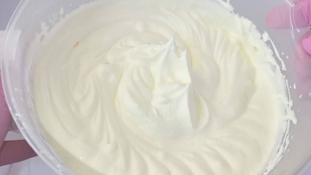 💥 Взбитые сливки 33%, которые НЕ ОСЕДАЮТ!!! ✨ СУПЕР ЛАЙФХАК ✨ Стабильный крем из сливок за 5 минут! смотреть онлайн