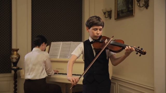 Якуткин Георгий. Скрипка. Менуэт Л.Боккерини смотреть онлайн