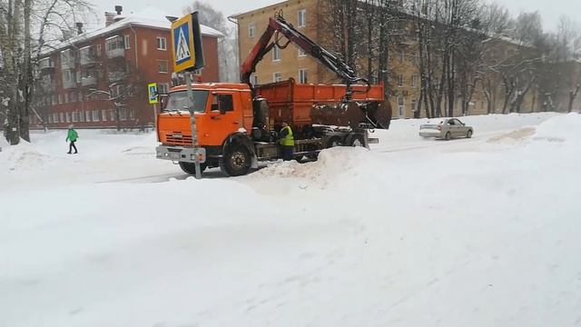 Глазов, снегопады, 13 февраля 2021 смотреть онлайн