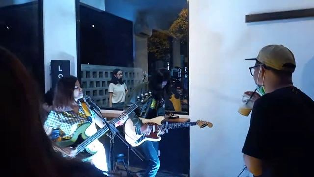 Circle Fox - Vintage Virgin (live at LoepaLelah) смотреть онлайн