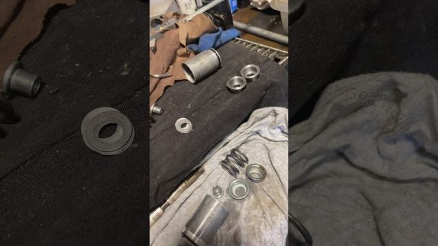 Дефектовка гидрораспределителя от крюкового погрузчика МЗОК смотреть онлайн