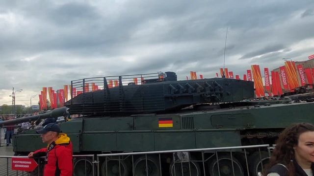 Грозный ЛЕВА повесил дуло... смотреть онлайн