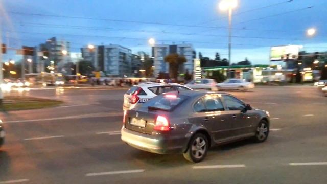 Alarmowo policyjna Kia Cee'd i pogotowie ratunkowe - Wrocław смотреть онлайн