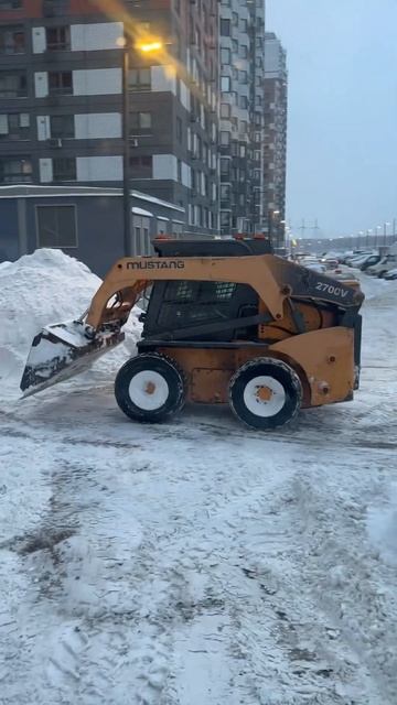 Mustang 2700v Хороший аппарат #мини-погрузчики #работа #Bobcat #Mustang смотреть онлайн