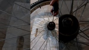 Как снять трещотку или кассету скоростей без специального съёмника с заднего колеса велосипеда.