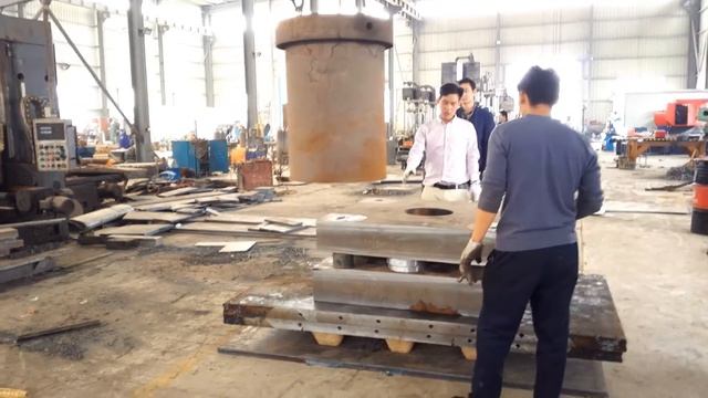 Video of static load test of mould press pallet смотреть онлайн