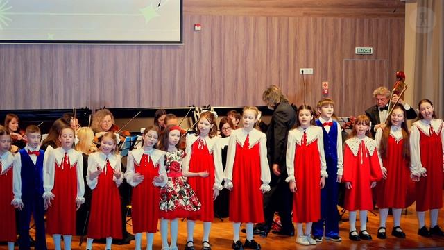 "Мальчишка Том" исп. младший хор "Соловушки" и камерный оркестр «La Primavera» смотреть онлайн