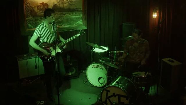 King Flamingo live at The Redwood Bar смотреть онлайн