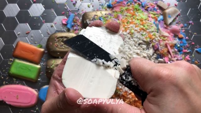 Резка маленьких золотых кубиков смотреть онлайн