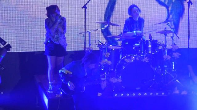 Алена Швец - Солнце Вышло Покурить (Аврора, СПб 30.11.2019) смотреть онлайн